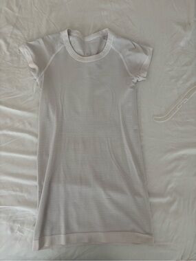 White lululemon Swiftly Tech